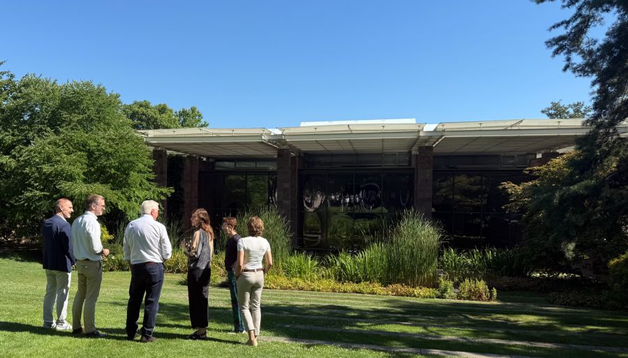 ... es mit dem Besuch in der Fondation Beyeler weiterging. Neben Steinmeier im Bild: Ulrike Erbslöh (l.) und Theodora Vischer.