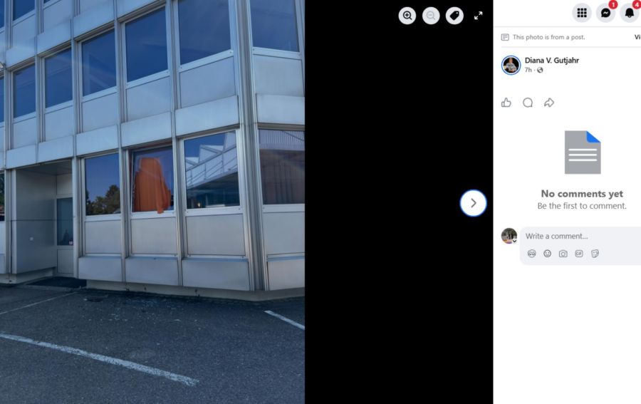 Von aussen sichtbar: Das eingeschlagene Fenster im Erdgeschoss des Gebäudes.