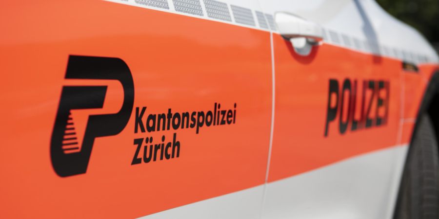Bei einem Unfall auf der A1 bei Dietlikon wurden am Donnerstagmittag zwei Personen verletzt. Die Autobahn blieb zwei Stunden lang gesperrt. (Symbolbild).