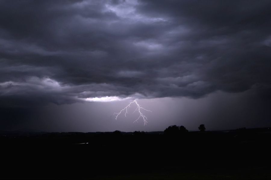 Doch im Verlauf des Tages bringen Gewitter etwas Abkühlung.