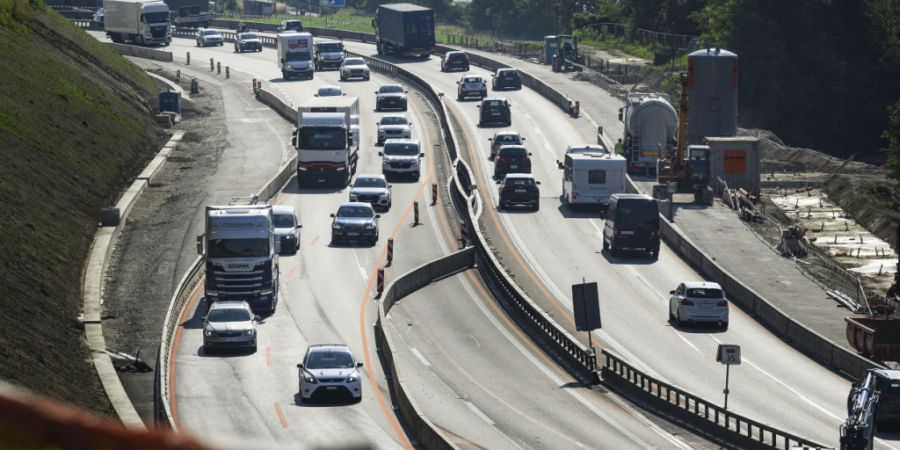 Das Auto dominierte im Jahr 2024 mit einem Anteil von 68 Prozent den Personenverkehr. (Archivbild)