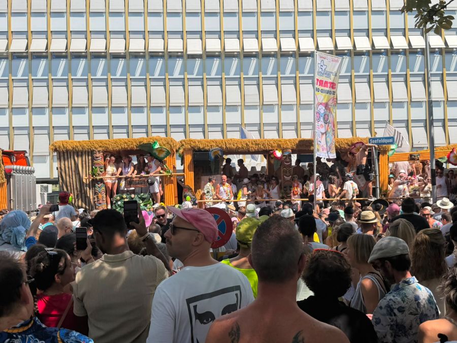 Die Street Parade ist in vollem Gang.