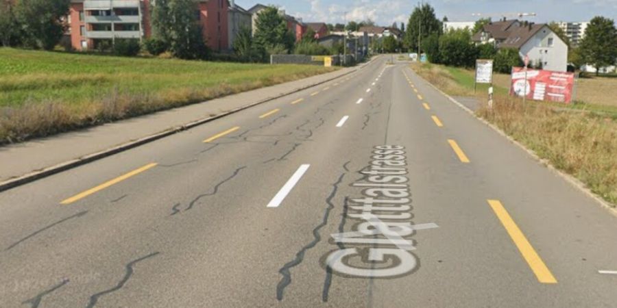 Auf der Glatttalstrasse in Rümlang ereignete sich der Unfall.