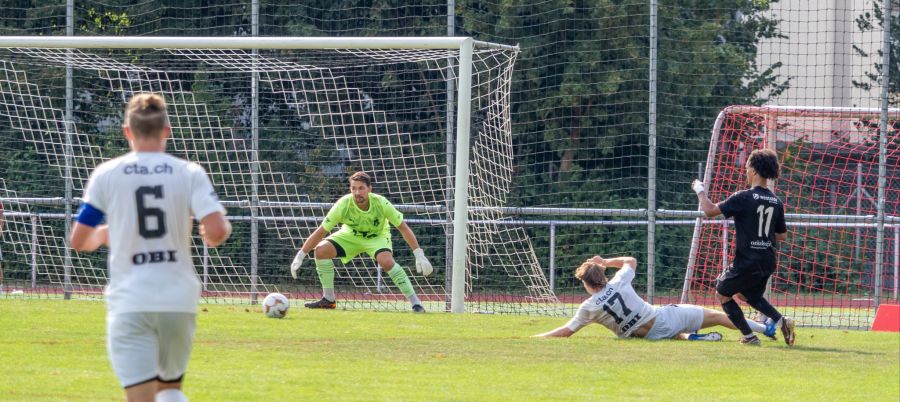 Nopper (11, Köniz) legt auf zum 3:1 durch Bruce.