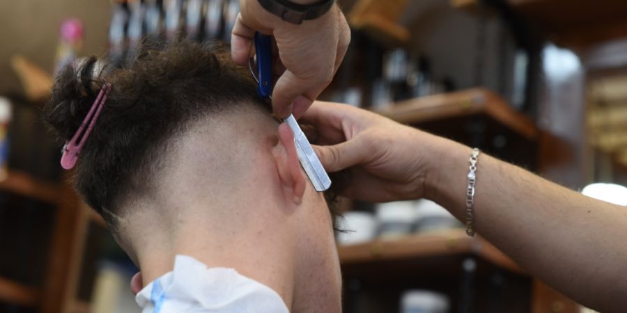 Gewisse Barber-Shops, die als Fassadenfirmen für Geldwäscherei dienen, sind mittlerweile eine Angelegenheit der Bundespolizei. In Basel-Stadt gehen die Behörden gemäss GPK-Bericht n...