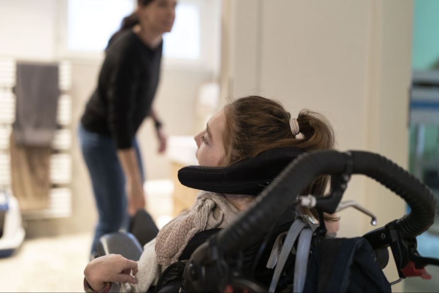 Nach Angaben des Bundesrats leben gemäss Schätzungen über eine halbe Million Menschen mit einer seltenen Krankheit in der Schweiz.