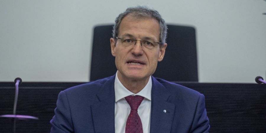 Der Luzerner Finanzdirektor Reto Wyss (Mitte) hat erneut einen Gewinn präsentieren können. (Archivaufnahme)