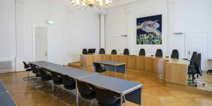 Das Amtsgericht Solothurn-Lebern verhandelte den Fall im Saal des Obergerichts: Ein 22-jähriger Schweizer soll im April 2023 in Bellach SO gezielt eine junge Velofahrerin totgefahren h...