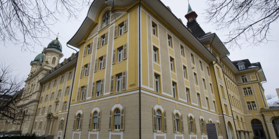Ein Teil der Verwaltung sowie Gerichte sind im Gebäude des Kollegiums in Schwyz untergebracht. (Archivaufnahme)