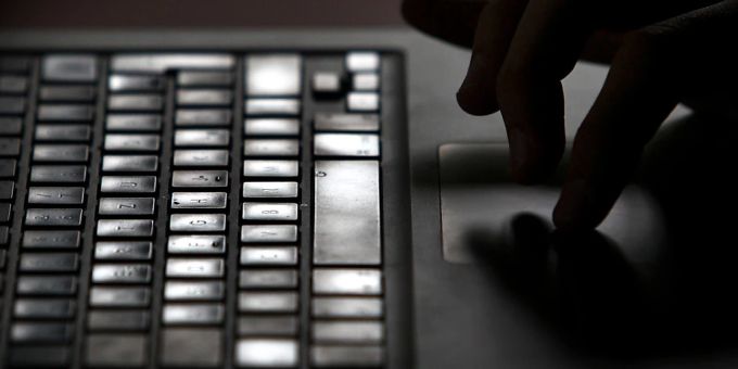 Die Meldestelle für Pädokriminalität im Internet erhielt im zweiten Jahr ihres Bestehens fast 1100 Meldungen. (Symbolbild) Die Meldestelle für Pädokriminalität im Internet erhielt im zweiten Jahr ihres Bestehens fast 1100 Meldungen. (Symbolbild)