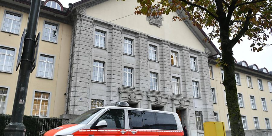 Das Bezirksgericht Zürich hat am Dienstag einen 26-jährigen Schweizer für einen Messerangriff auf einen 18-Jährigen wegen versuchter vorsätzlicher Tötung verurteilt. (Symbolbild)