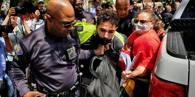 Uni in Los Angeles - Ausschreitungen zwischen Protestgruppen