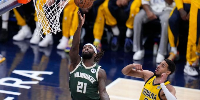 Patrick Beverley (l) von den Milwaukee Bucks verlor in der Partie gegen die Indiana Pacers die Nerven. pat beverley