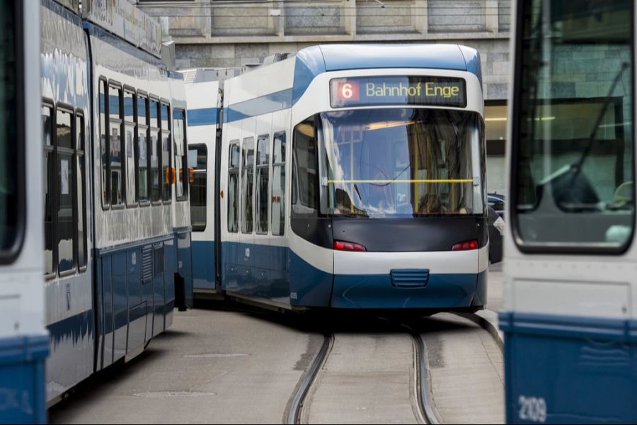 Gerade im Tram oder im Bus gehen die dazugehörigen Ladeböxli aber schnell verloren.