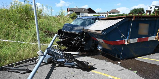 Mörschwil SG: Fahrunfähig Selbstunfall verursacht. Mörschwil SG