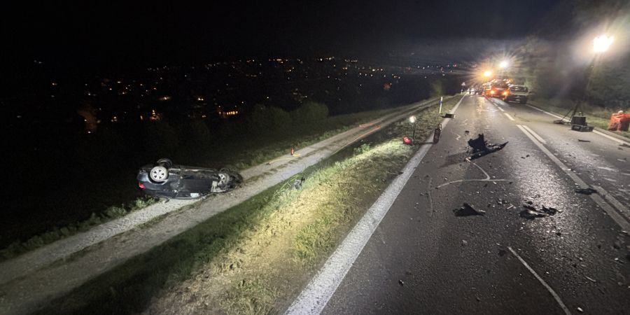 Die Unfallstelle auf der Sädelstrasse ausgangs Zufikon in Richtung Berikon.