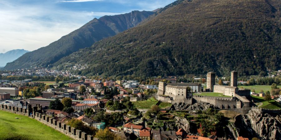 Bellinzona hat ein Aufwertungs-Projekt inklusive Umbenennung seiner Burgen bachab geschickt. Im Bild das Castel Grande im Herzen der Tessiner Hauptstadt. (Archivbild)