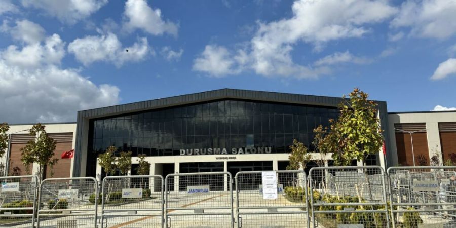 ARCHIV - Die Verhandlungen gegen den inhaftierten ehemaligen Bürgermeister Ekrem Imamoglu finden im neuen Gerichtskomplex im Bezirk Silivri statt. Foto: Linda Say/dpa