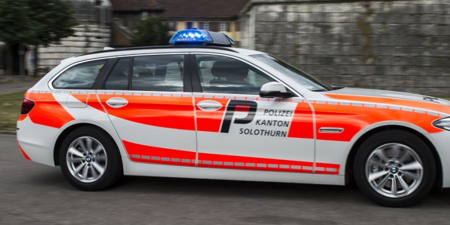 Die Kantonspolizei Solothurn hat zwei rumänische Staatsangehörige verhaftet. Sie sollen zuvor einen 21-Jährigen in Solothurn verletzt haben.