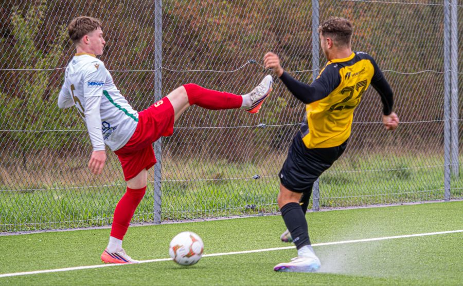 Grieder (Köniz, links) gegen Currenti (Dornach).