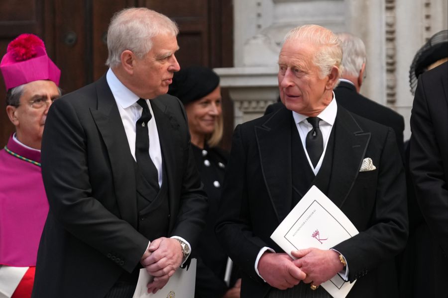 Dafür erhielt er von King Charles eine Entschädigung von mehreren Hunderttausend Pfund.