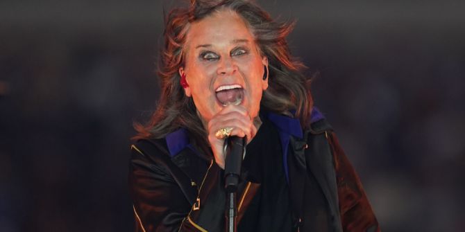 ozzy osbourne beim Singen