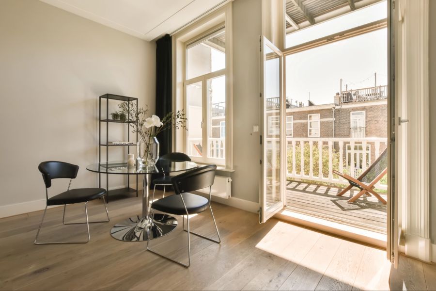 Balkon, Raum, Wohnzimmer, Tisch und Stühle