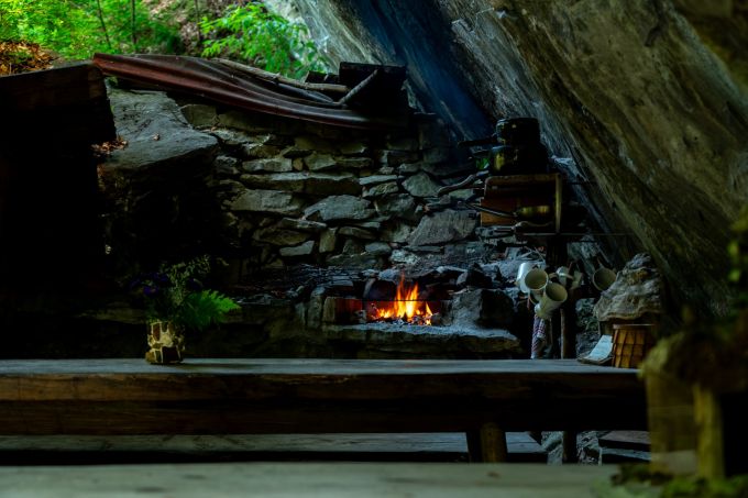 Auf dem Erlebnisweg durch die Aaschlucht in Engelberg finden sich diverse Feuerstellen und Picknickplätze. Picknick Engelberg Aaschlucht