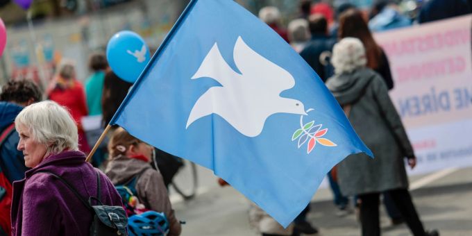 Ein wichtiges Symbol der Friedensaktivisten: Die Taube als Zeichen für die Hoffnung auf Frieden. (Archivbild) Friedensaktivisten