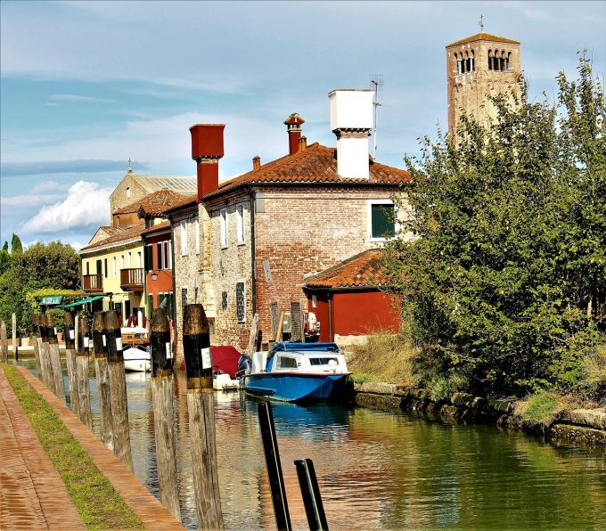 Laut Berichten findet ein Teil der Festlichkeiten der Hochzeit von Jeff Bezos und Lauren Sánchez auf der Insel Torcello statt. jeff bezos