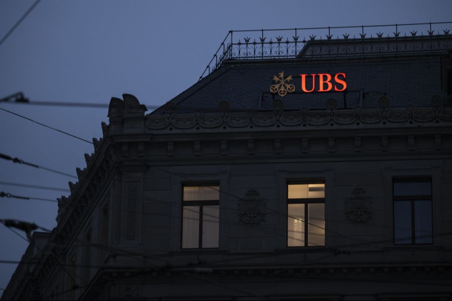 UBS Gebäude Dämmerung