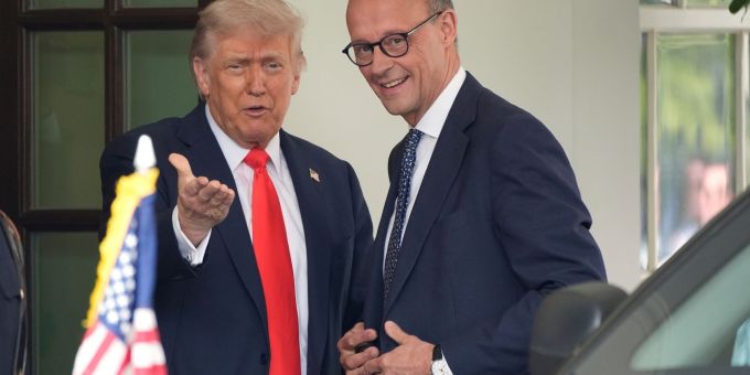 US-Präsident Trump hat beim Besuch vom deutschen Bundeskanzler Merz signalisiert, die US-Truppen in Deutschland in bisheriger Stärke zu belassen, falls Deutschland dies wünsche. (Archivbild) Trump