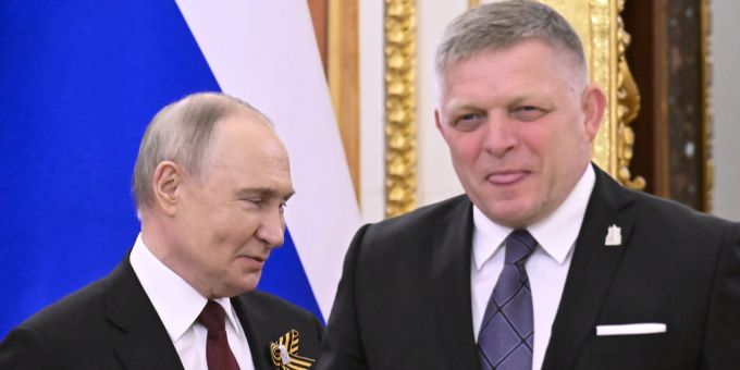 Der slowakische Präsident Robert Fico bei einem Besuch bei Wladimir Putin. fico