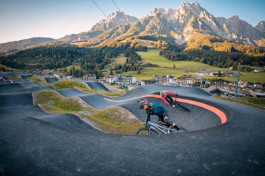 Der World Champs Pumptrack ist Teil des 30'000 grossen Riders Playground.
