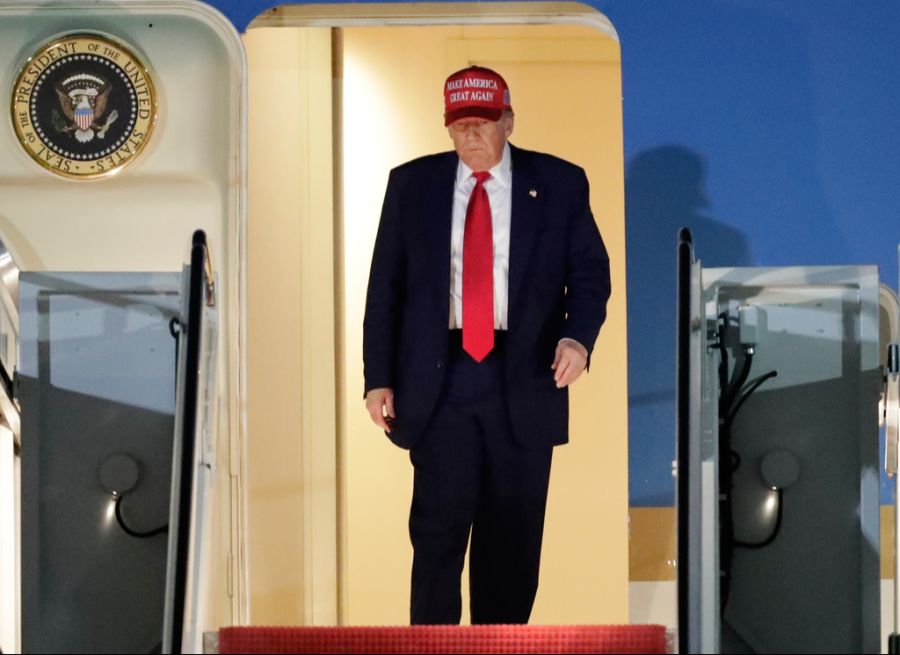 Dass es das Geschenk annehmen könnte, bestätigt Trump auf «Truth Social» – und teilt gegen die Demokraten aus.