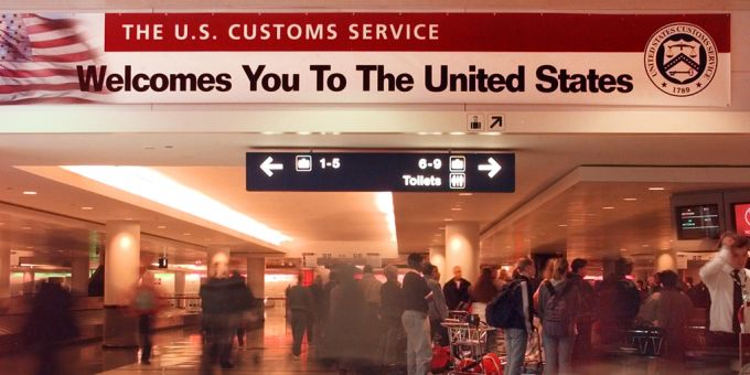 Eine Schweizerin war in den USA nicht so richtig willkommen. USA Passkontrolle