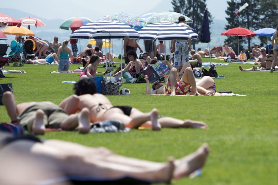 Badegäste kommen zunehmend direkt in der Badehose in die Badi, wie Martin Enz, Geschäftsführer des Verbands der Hallen- und Freibäder, sagt.