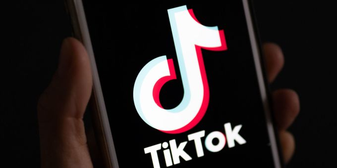 Laut Trump soll ein Käufer für TikTol gefunden worden sein. (Symbolbild) trump tiktok