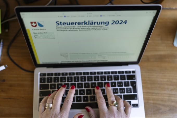 Viele Baslerinnen und Basler haben Mühe ein Agov-Konto zu erstellen und switchen daher bei der Steuererklärung wieder vermehrt zu Papier. (Symbolbild) Steuererklärung 2024