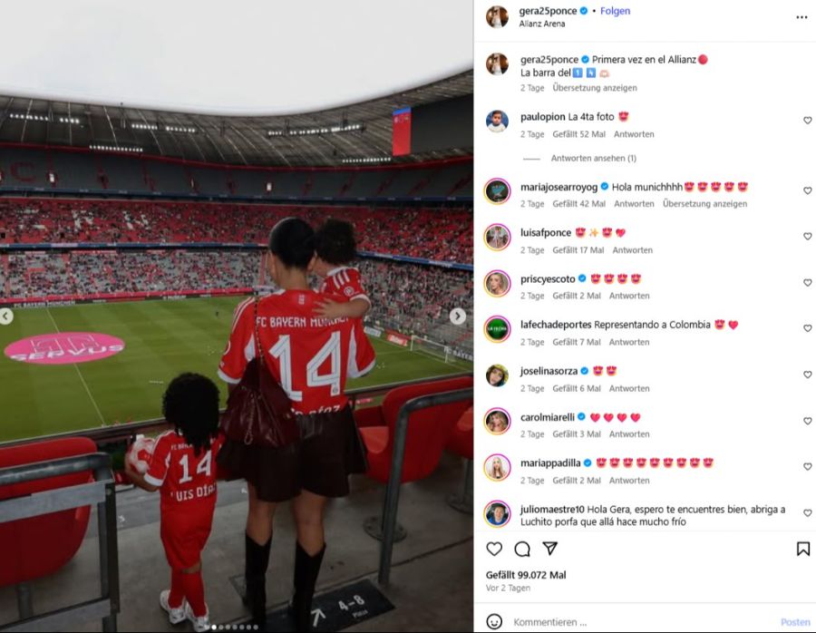 Sie verfolgt das Spiel mit den gemeinsamen Kindern.