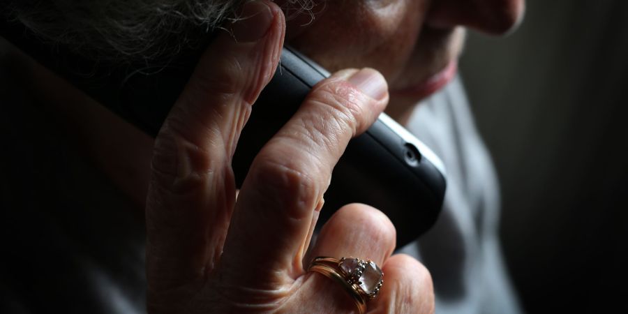 Beim Enkeltrick geben sich Betrüger als enge Verwandte aus und versuchen so an Geld zu kommen
