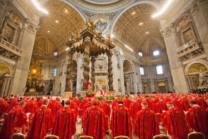 135 Kardinäle wählen im Konklave den Nachfolger von Papst Franziskus. (Archivbild) Kardinäle im Petersdom vor Konklave