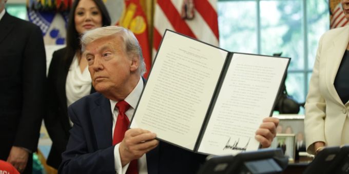 Donald Trump unterzeichnet Dekrete gegen «woke» Universitäten. donald trump
