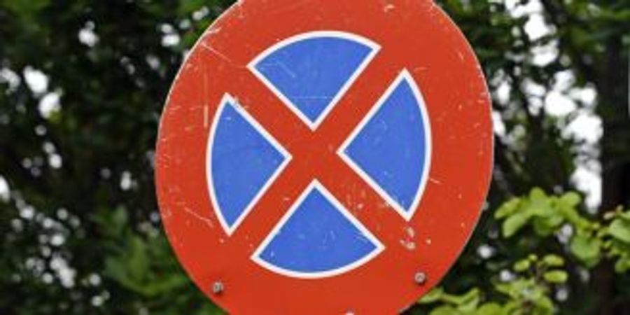 Verschiedene Zürcher Schulen greifen nun mit Halteverboten durch.