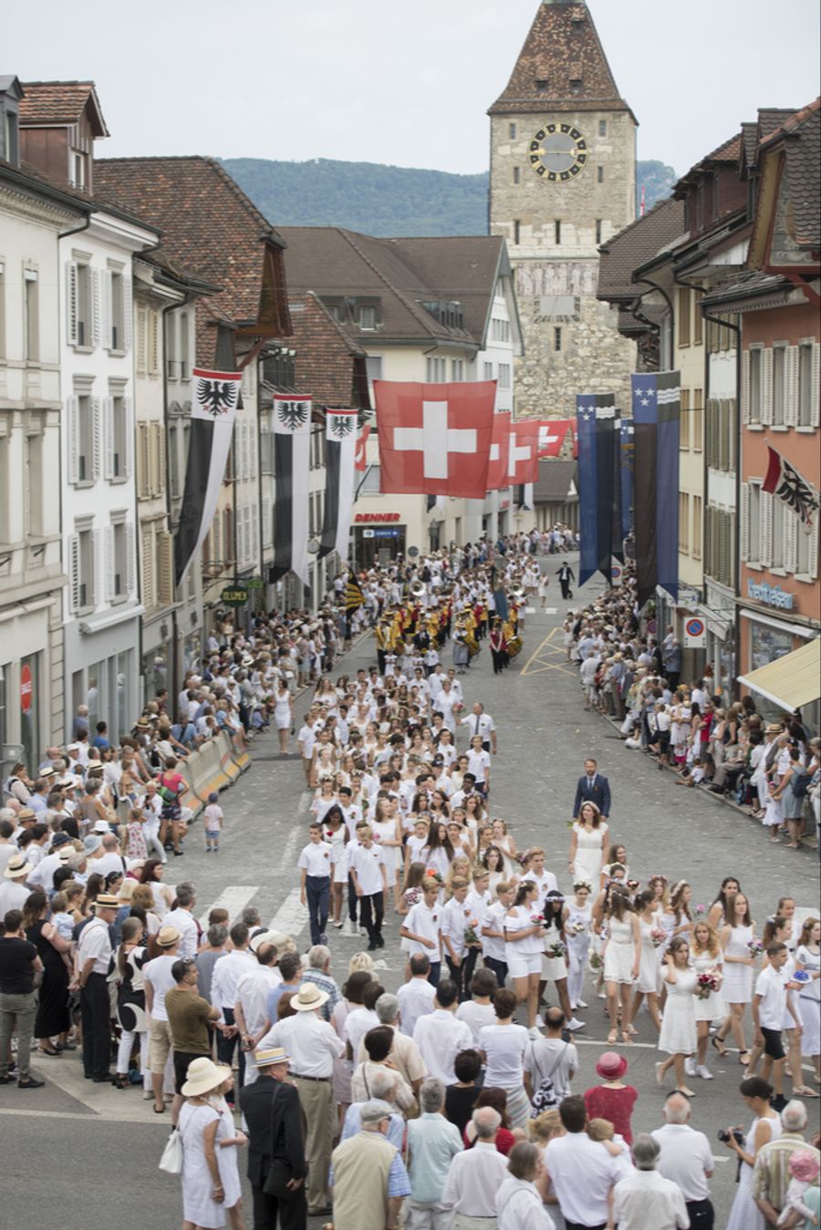 Zum Maienzug wird Aaraus Innenstadt zum festlichen Treffpunkt für Gross und Klein. (Archivbild)