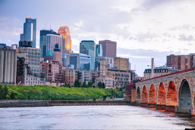 Lufthansa Tochter steuert neues Ziel an: Minneapolis. Die Stadt liegt am bekannte Mississipi River. lufthansa