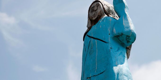 Eine Holz-Skulptur von Melania Trump in Slowenien wurde von Unbekannten verbrannt. (Archivbild) Melania Trump
