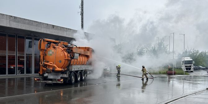 Brand von Sauglastwagen