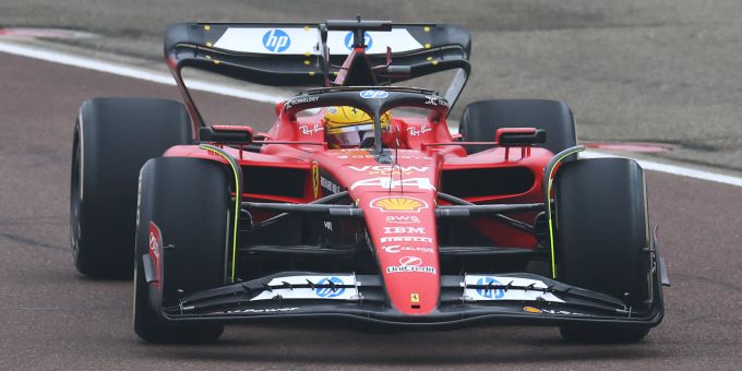 Lewis Hamilton hat seine ersten Ausfahrten im Ferrari absolviert. Lewis Hamilton Ferrari