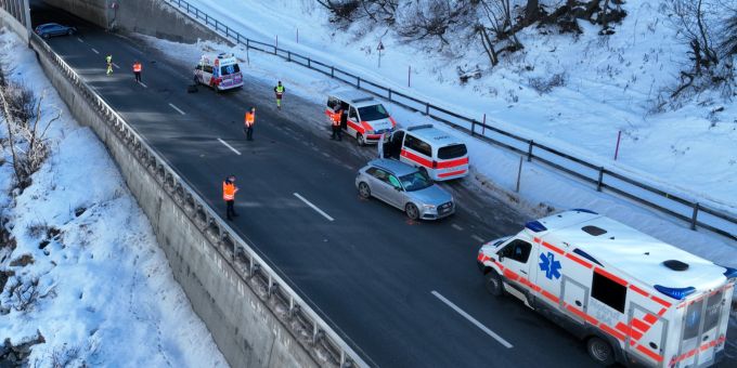 Celerina GR: Seitlich-frontale Kollision – Atemalkoholtest positiv. Celerina GR